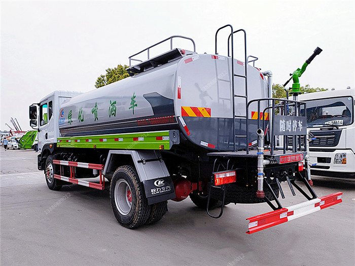 定制版東風(fēng)D9國(guó)五高配置灑水車(chē)完工發(fā)往廣州